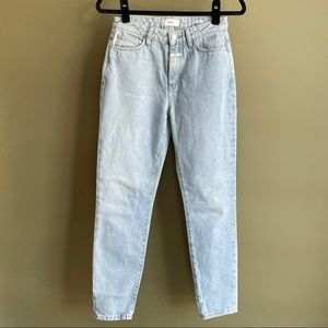 Closed Denim light wash high waisted jeans 👖
